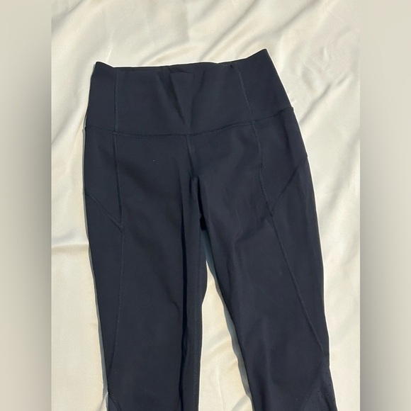Lululemon Anew Crop (21") Leggings in Black - Size 6 - Picture 4 of 8